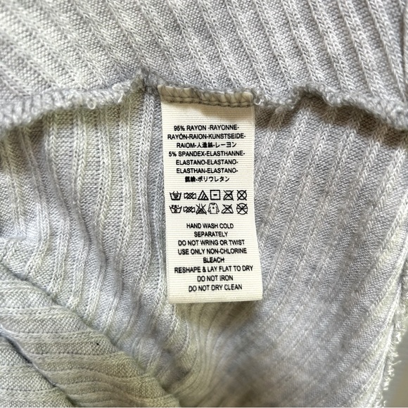 Free People ~Gray Lover Rib Thermal Raw Hem Tunic Top in size Medium - Picture 7 of 13